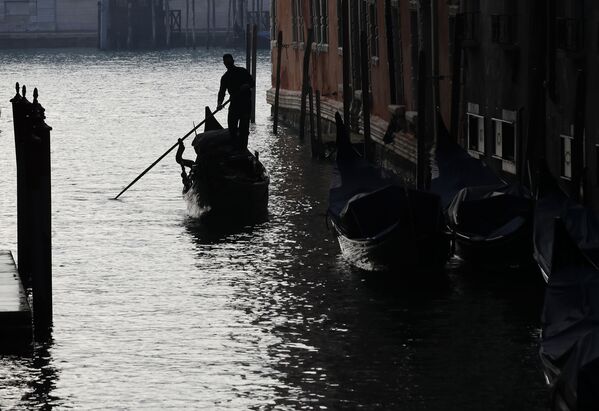 Empty Spaces and Abandoned Places: Venice Deserted as Traditional Carnival Held Without Tourists - Sputnik International
