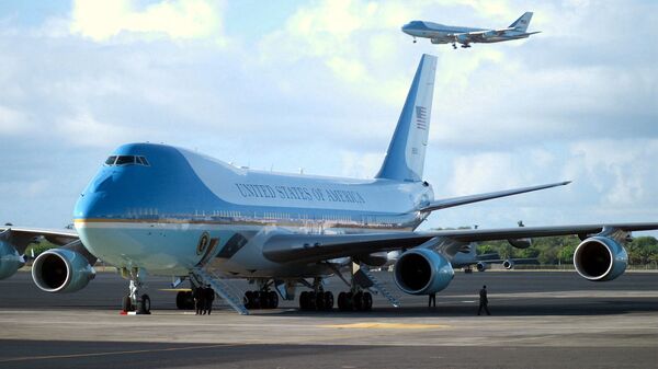 Air Force One lands at Hickam Air Force (AFB) with US President George W. Bush on board for his first visit to Hawaii while holding office. On the ground, the second Boeing VC-25A. - Sputnik International