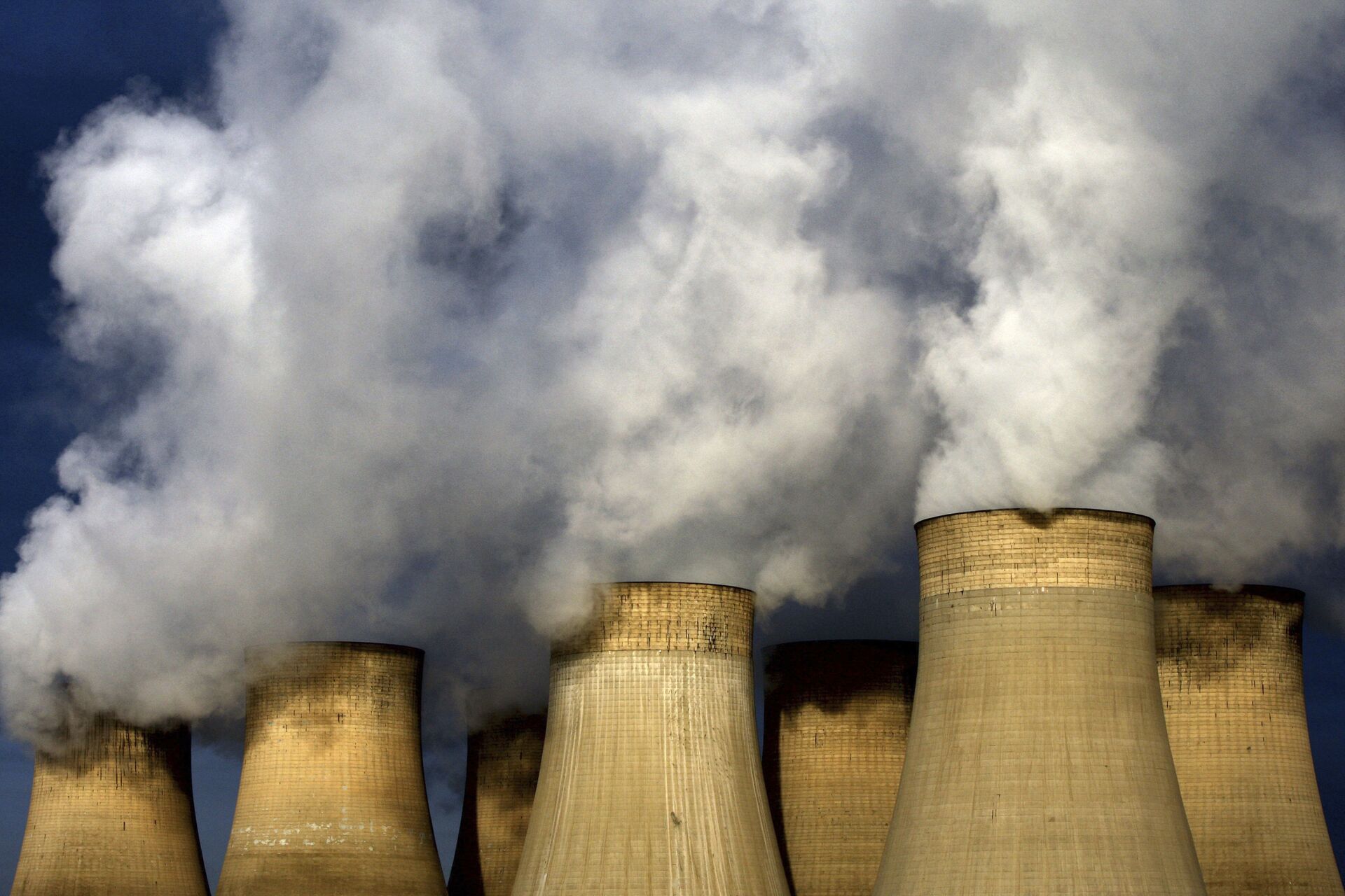A view of Ratcliffe-on-Soar power station, in Nottingham, England. Britain expects Friday, 21 April 2017 to be the first full day since the Industrial Revolution when it hasn't used coal to generate electricity.  ﻿(David Davies/PA via AP) - Sputnik International, 1920, 08.12.2022