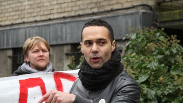 Novara Media founder Aaron Bastani speaking outside the Greek embassy in London in 2010 - Sputnik International