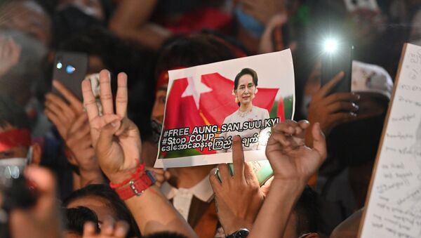 A protester holds an image of the detained Myanmar civilian leader Aung San Suu Kyi during a demonstration condemning the military coup outside the Myanmar embassy in Bangkok on February 4, 2021, days after Myanmar's security forces detained Suu Kyi and the country's president. - Sputnik International