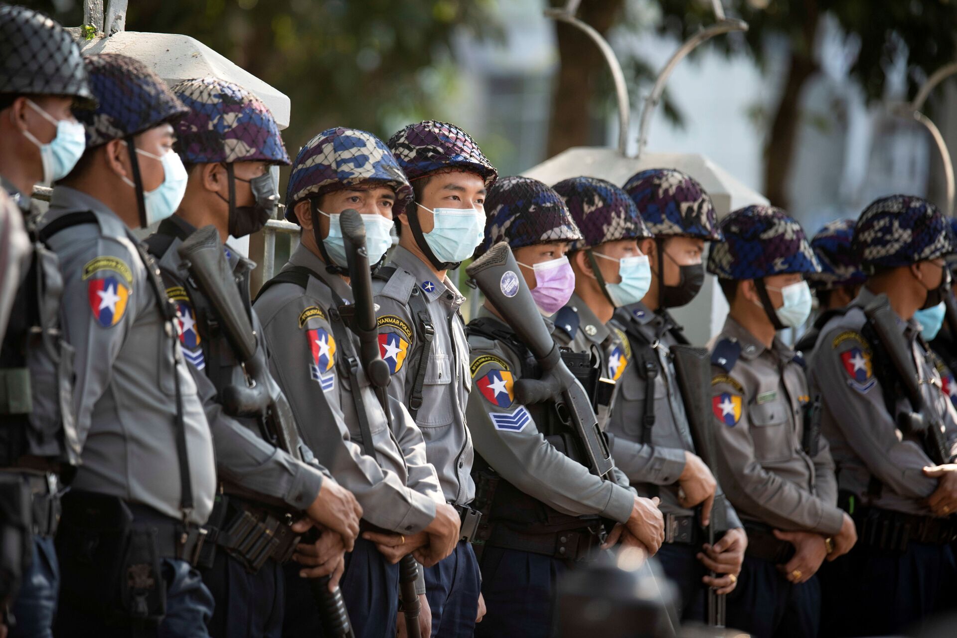 Six Injured, Two Critically, as Myanmar Police Disperse Protests in Capital, Reports Say - Sputnik International, 1920, 09.02.2021