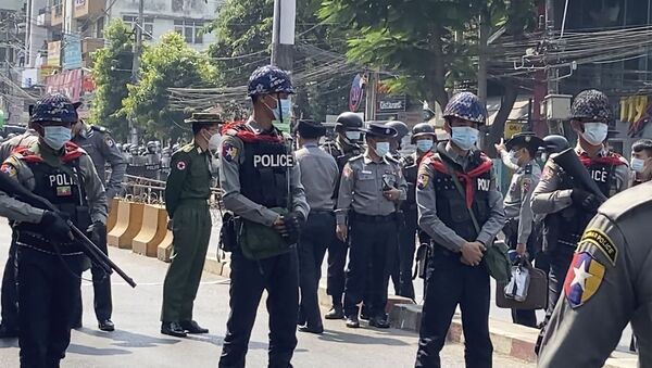In this image made from video, Myanmar police block the road to prevent protesters from marching forward Saturday, Feb. 6, 2021 in Yangon, Myanmar - Sputnik International