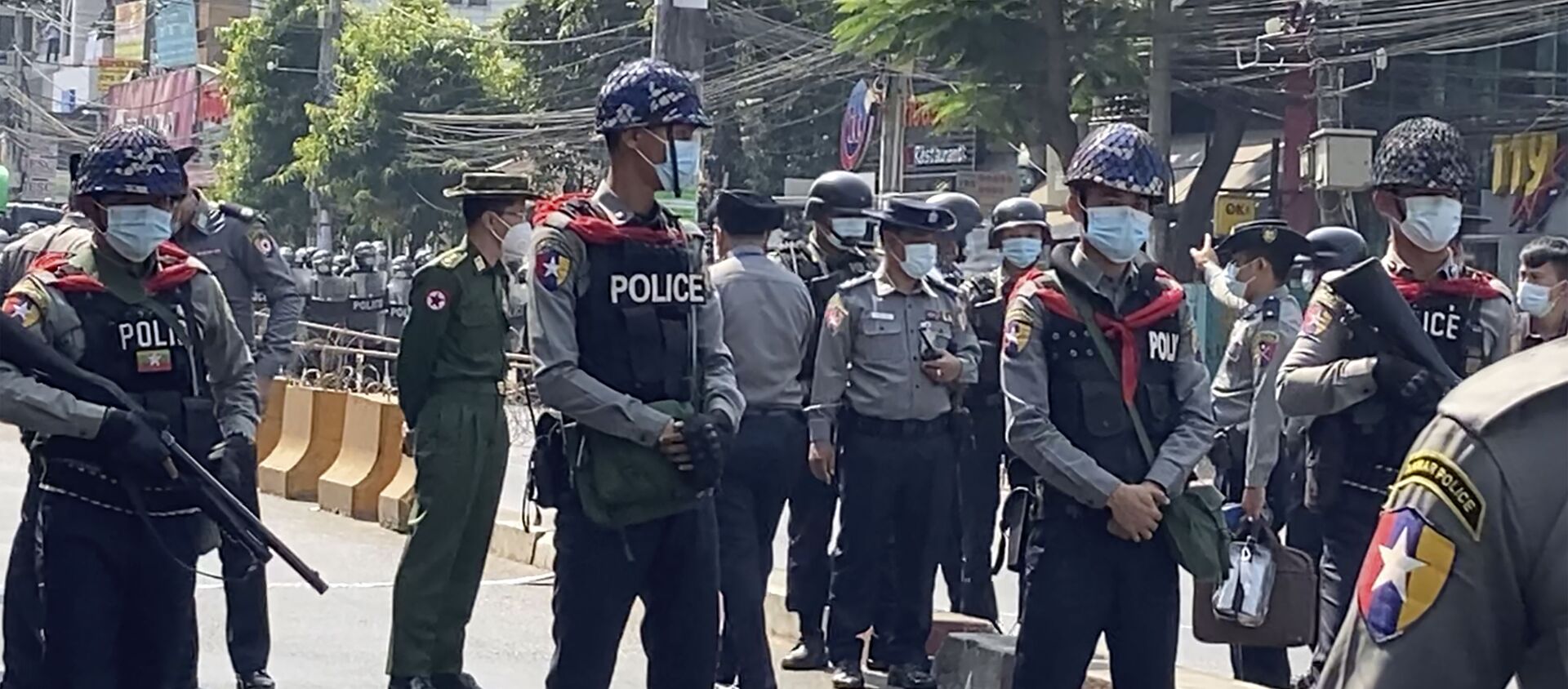In this image made from video, Myanmar police block the road to prevent protesters from marching forward Saturday, Feb. 6, 2021 in Yangon, Myanmar - Sputnik International, 1920, 11.02.2021