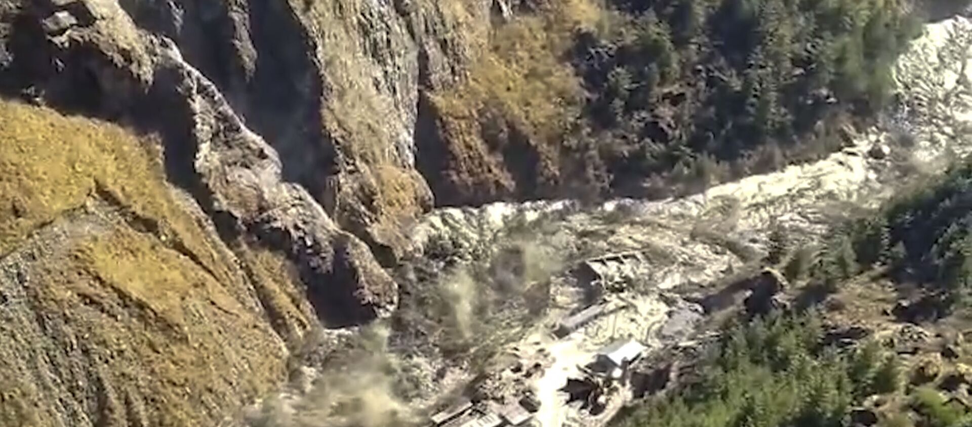 This frame grab from video provided by KK Productions shows a massive flood of water, mud and debris flowing at Chamoli District after a portion of Nanda Devi glacier broke off in Tapovan area of the northern state of Uttarakhand, India, Sunday, Feb.7, 2021.  - Sputnik International, 1920, 07.02.2021