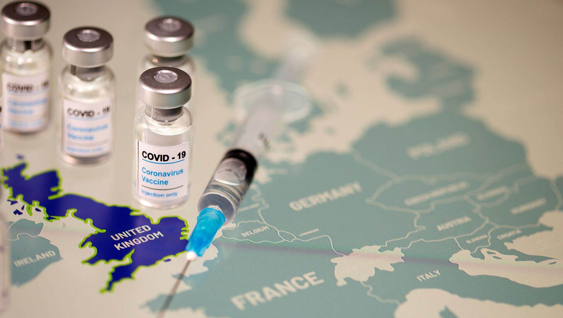 FILE PHOTO: Vials labelled COVID-19 Coronavirus-Vaccine and medical syringe are placed on the European Union map in this picture illustration taken December 2, 2020. REUTERS/Dado Ruvic/Illustration/File Photo - Sputnik International, 1920, 02.03.2021