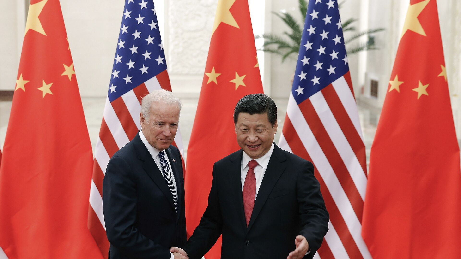 FILE - In this Dec. 4, 2013, file photo, Chinese President Xi Jinping, right, shakes hands with then U.S. Vice President Joe Biden as they pose for photos at the Great Hall of the People in Beijing. - Sputnik International, 1920, 10.09.2021