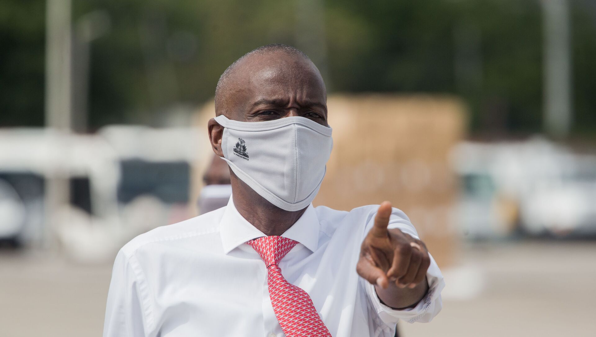  In this file photo taken on May 7, 2020 Haitian President Jovenel Moise instructs staff members on the tarmac of  Toussaint Louverture International Airport in Port-au-Prince, as coronavirus aid from China arrives in a cargo plane. - Sputnik International, 1920, 07.02.2021