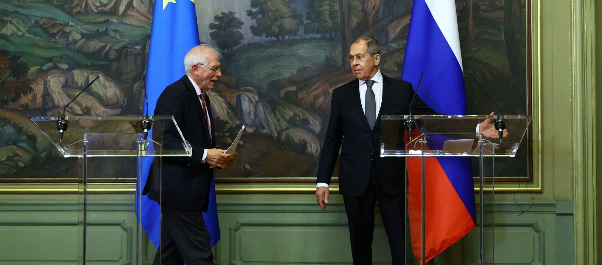 Russia's Foreign Minister Sergei Lavrov and European Union's foreign policy chief Josep Borrell attend a news conference following their talks in Moscow, Russia February 5, 2021. - Sputnik International, 1920, 07.02.2021