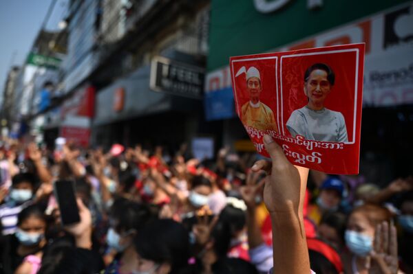 Thousands Rally Against Military Coup in Myanmar - Sputnik International