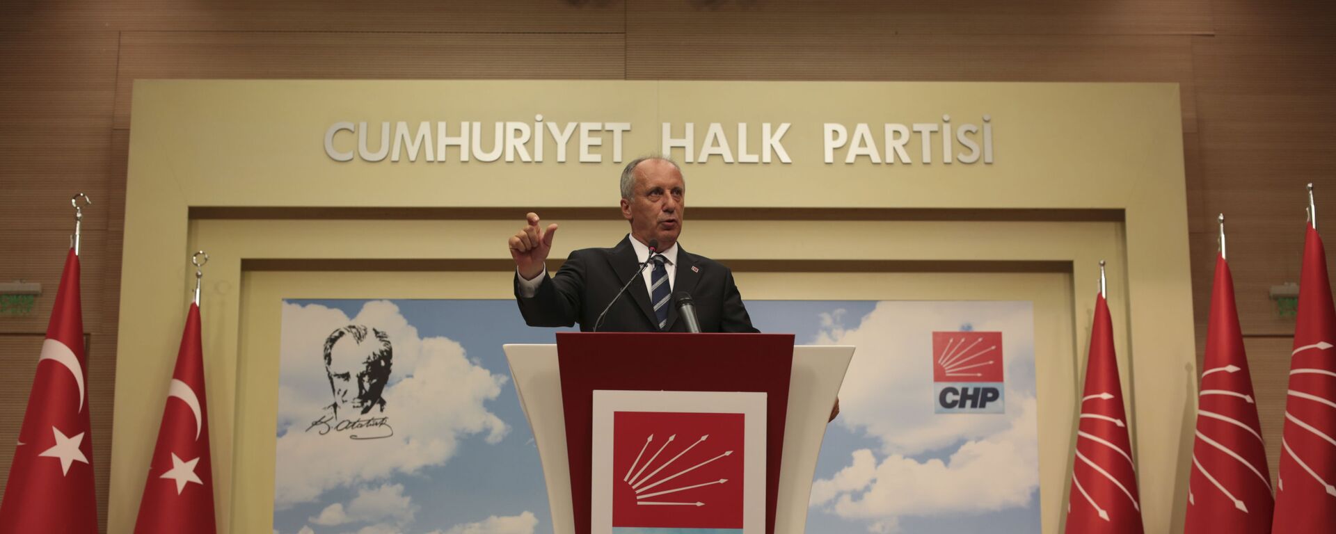 A day after elections, Muharrem Ince, the candidate of Turkey's main opposition Republican People's Party, talks during a news conference in Ankara, Turkey, Monday, June 25, 2018. - Sputnik International, 1920, 13.05.2023