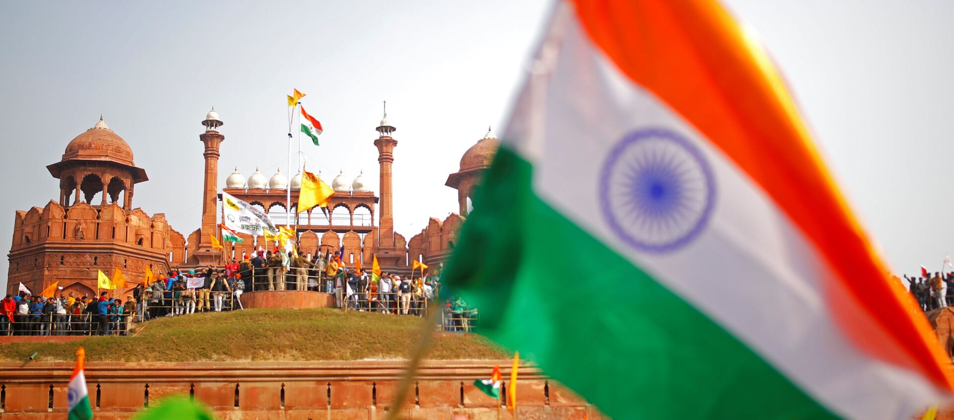 Farmers participate in a protest against farm laws introduced by the government, at the historic Red Fort in Delhi, India, January 26 - Sputnik International, 1920, 12.02.2021