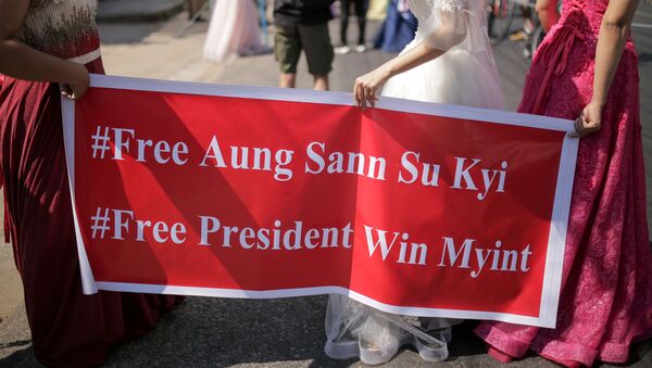 Women wearing ball gowns protest against the military coup and to demand the release of elected leader Aung San Suu Kyi in Yangon, Myanmar February 10, 2021. in this still image obtained from social media - Sputnik International