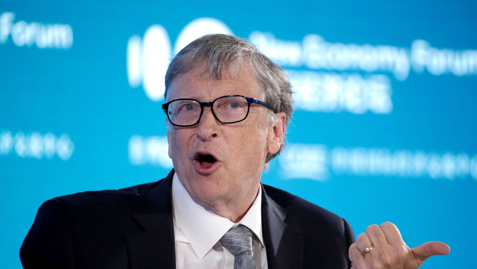 Bill Gates, Co-Chair of Bill & Melinda Gates Foundation, attends a conversation at the 2019 New Economy Forum in Beijing, China November 21, 2019 - Sputnik International, 1920, 11.02.2021
