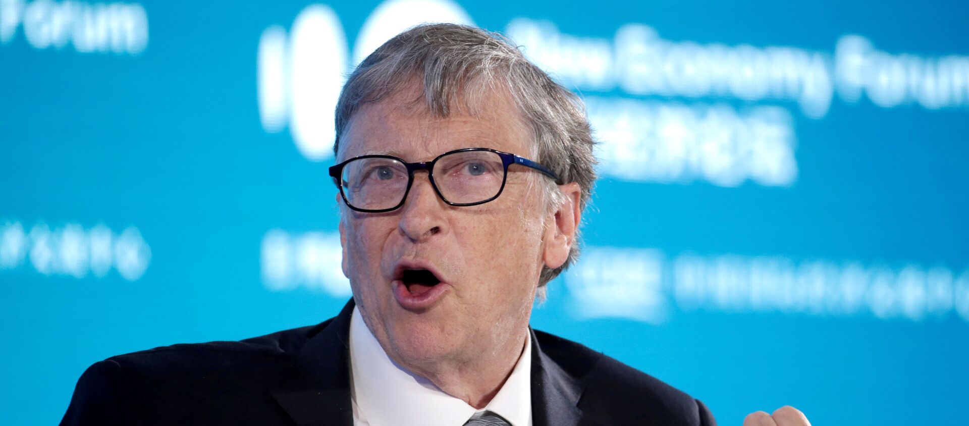 Bill Gates, Co-Chair of Bill & Melinda Gates Foundation, attends a conversation at the 2019 New Economy Forum in Beijing, China November 21, 2019 - Sputnik International, 1920, 26.02.2021