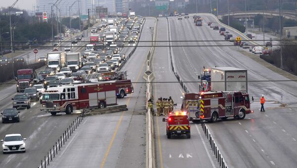 The highway sits closed as emergency crews finish cleaning following accidents caused by ice and low temperatures in Richardson, Texas, Thursday, Feb. 11, 2021. A winter storm brought a coating of ice to parts of Texas. (AP Photo/LM Otero) - Sputnik International