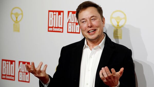 SpaceX owner and Tesla CEO Elon Musk arrives on the red carpet for the automobile awards Das Goldene Lenkrad (The golden steering wheel) given by a German newspaper in Berlin, Germany, November 12, 2019 - Sputnik International