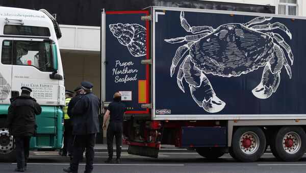 Police speak to shellfish export truck drivers as they are stopped for an unnecessary journey in London, Monday, Jan. 18, 2021, during a demonstration by British Shellfish exporters to protest Brexit-related red tape they claim is suffocating their business. - Sputnik International