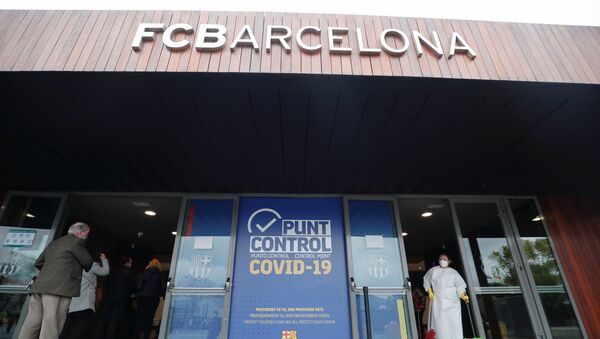 People queue to cast their vote, at a polling station at FC Barcelona's Auditorium, next to Camp Nou stadium, during regional elections in Catalonia, amid the outbreak of the coronavirus disease (COVID-19), in Barcelona, Spain, 14 February 2021. REUTERS/Albert Gea - Sputnik International