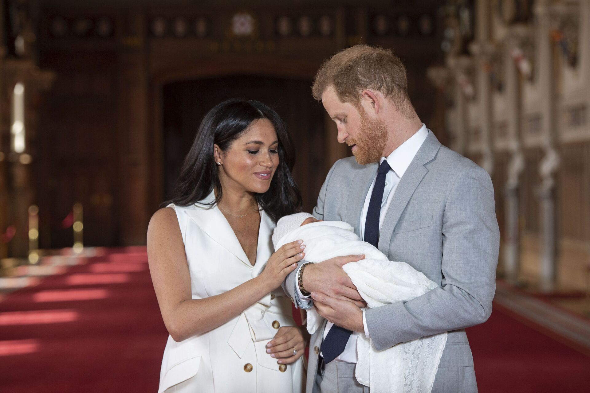 In this Wednesday May 8, 2019 file photo Britain's Prince Harry and Meghan, Duchess of Sussex, pose during a photocall with their newborn son Archie, in St George's Hall at Windsor Castle, Windsor, south England. The Duchess of Sussex has revealed that she had a miscarriage in July. Meghan described the experience in an opinion piece in the New York Times on Wednesday. She wrote: I knew, as I clutched my firstborn child, that I was losing my second. The former Meghan Markle and husband Prince Harry have a son, Archie, born in 2019.  - Sputnik International, 1920, 22.10.2021