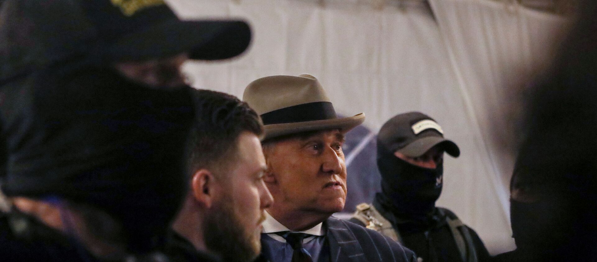 Members of the Oath Keepers provide security to Roger Stone at a rally the night before groups attacked the US Capitol, in Washington, US, 5 January 2021 - Sputnik International, 1920, 15.02.2021
