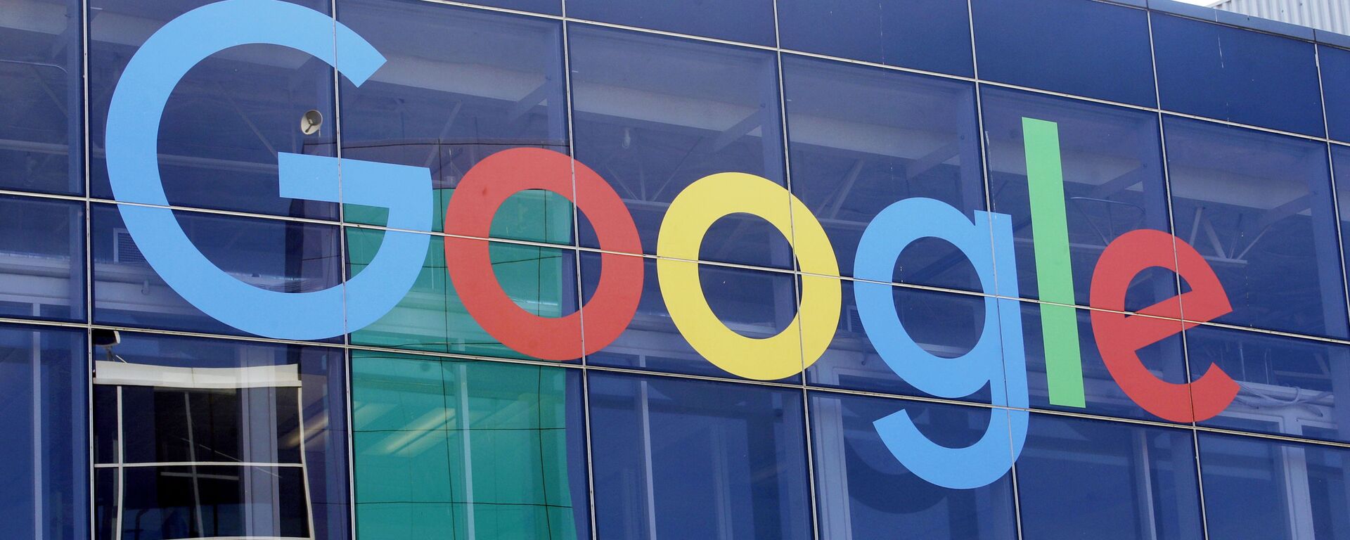 In this Sept. 24, 2019, file photo a sign is shown on a Google building at their campus in Mountain View, Calif. Google is formally pushing back on antitrust claims brought against it by the Justice Department two months ago. - Sputnik International, 1920, 10.02.2022