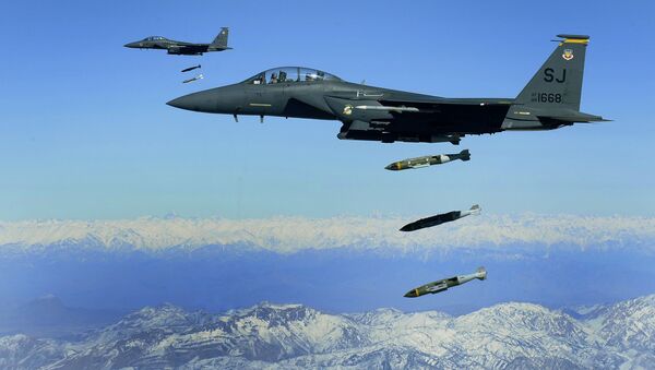 U.S. Air Force F-15E Strike Eagles drop bombs in Afghanistan - Sputnik International