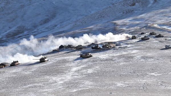 In this photograph provided by the Indian Army, tanks pull back from the banks of the Pangong Tso lake region, in Ladakh along the India-China border on Wednesday, 10 February 2021.  - Sputnik International
