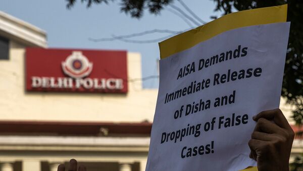 A demonstrator holds a placard during a protest against the arrest of 22-year-old climate activist Disha Ravi,  outside the police headquarters in New Delhi, India, February 16, 2021. REUTERS/Danish Siddiqui - Sputnik International