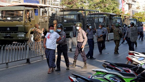 Police detains a man during a protest against the military coup in Mandalay, Myanmar, February 15, 2021. - Sputnik International