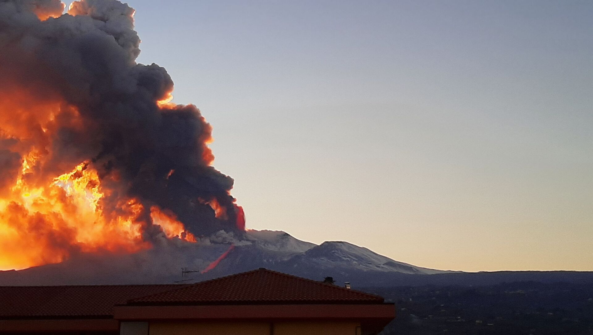 Ash spews from Mount Etna as Europe's most active volcano erupts as seen from Riposto, Italy, February 16, 2021 in this image taken from social media. - Sputnik International, 1920, 19.02.2021