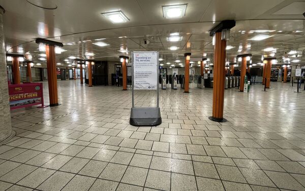 Empty Piccadilly Circus underground station during national lockdown in the UK, 15 February 2021. - Sputnik International