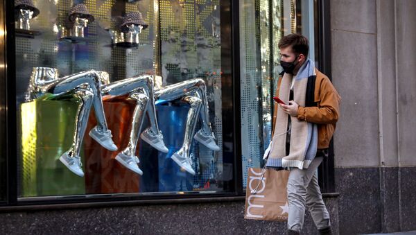 A man shops, during the coronavirus disease (COVID-19) pandemic, on 5th Avenue in New York, U.S., February 17, 2021.  - Sputnik International