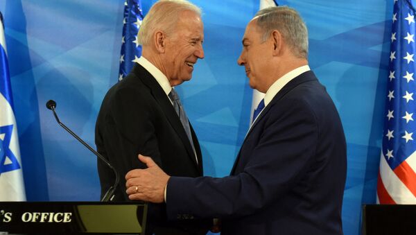  In this file photo taken on March 09, 2016, US Vice President Joe Biden and Israeli Prime Minister Benjamin Netanyahu shake hands while giving joint statements at the prime minister's office in Jerusalem. - Sputnik International