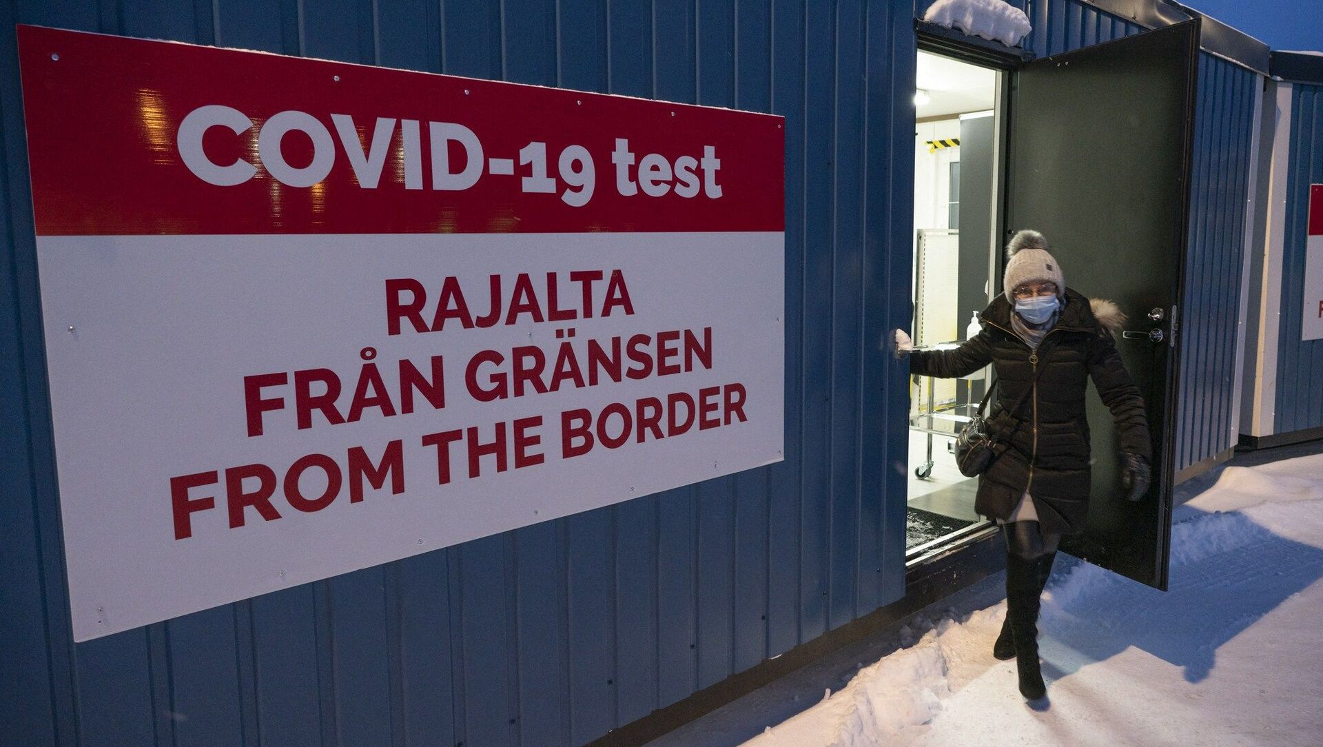 Eija Korolainen-Koivisto leaves after getting her voluntary Covid-19 test at the border at the border between Finland and Sweden in Tornio, Northern Finland on January 27, 2021. - Sputnik International, 1920, 18.02.2021