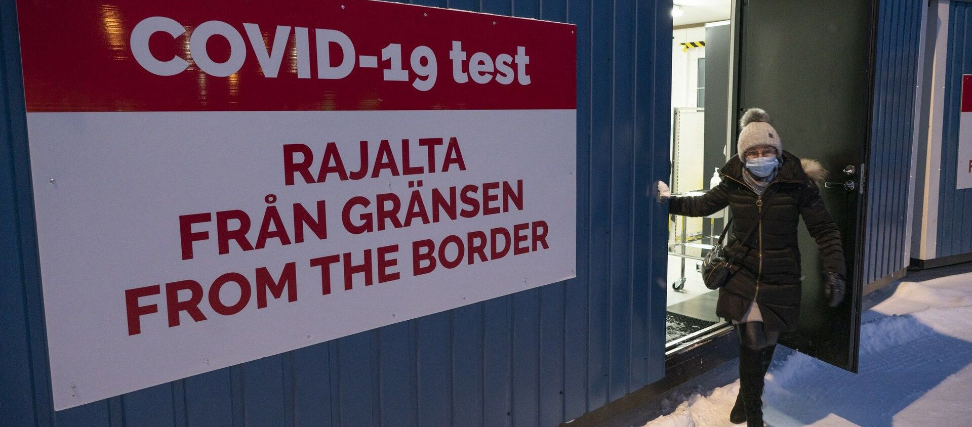 Eija Korolainen-Koivisto leaves after getting her voluntary Covid-19 test at the border at the border between Finland and Sweden in Tornio, Northern Finland on January 27, 2021. - Sputnik International, 1920, 18.02.2021