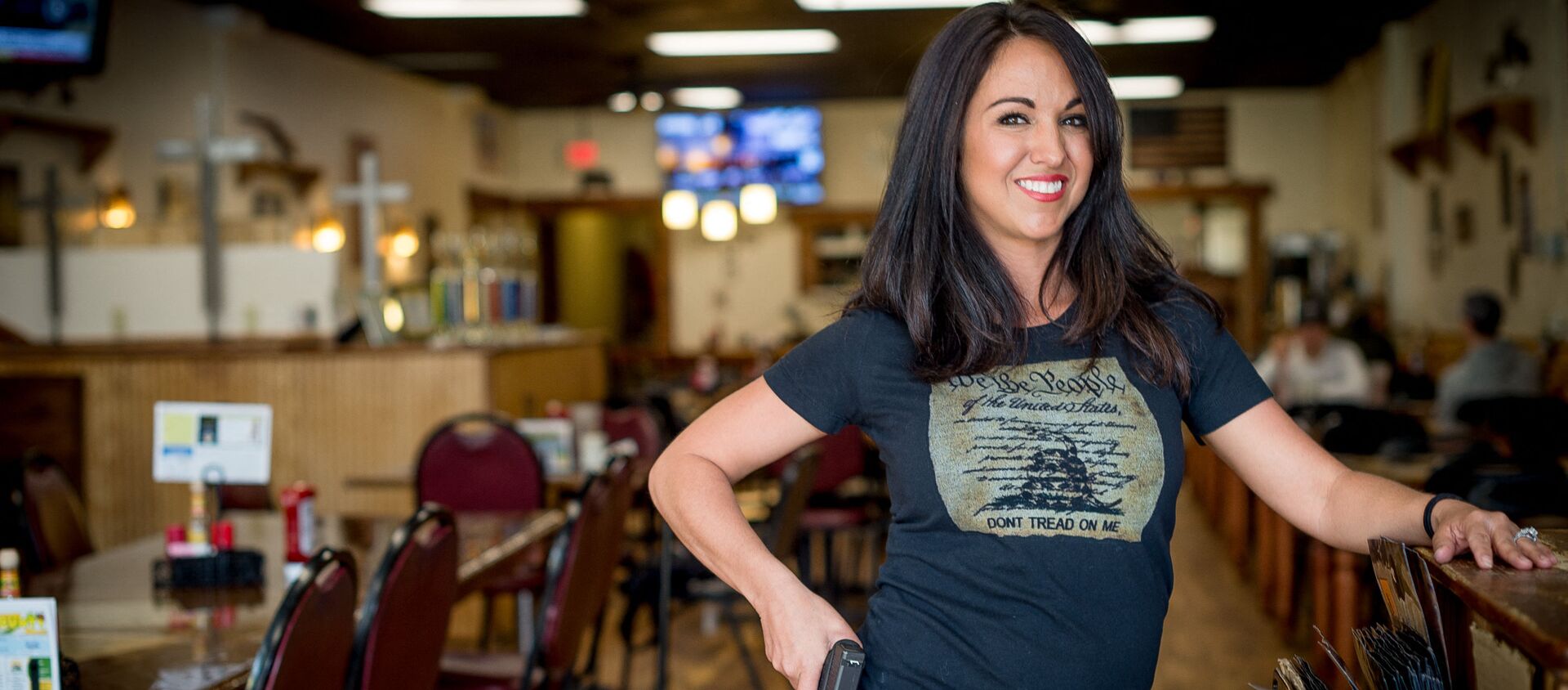In this file photo owner Lauren Boebert poses for a portrait at Shooters Grill in Rifle, Colorado on April 24, 2018. - A Republican member of the US Congress raised eyebrows on February 18, 2021 when she appeared at a Zoom committee meeting with an arsenal of guns strategically displayed in her background. - Sputnik International, 1920, 19.02.2021
