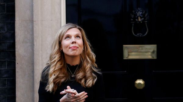 FILE PHOTO: Britain's Prime Minister Boris Johnson partner Carrie Symonds reacts outside 10 Downing Street during the Clap for our Carers campaign in support of the NHS, following the outbreak of the coronavirus disease (COVID-19), London, Britain, May 14, 2020.  - Sputnik International