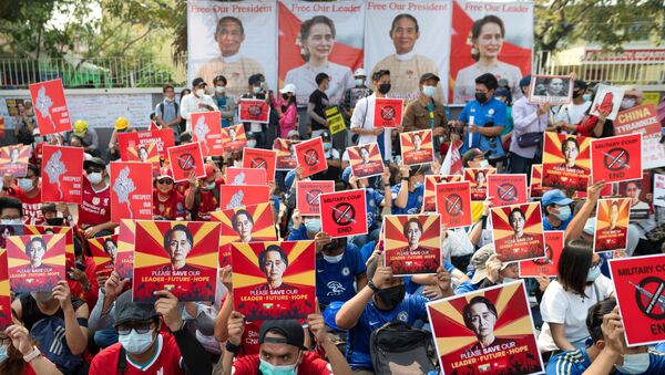Demonstrators protest against the military coup in Yangon, Myanmar, February 21, 2021. REUTERS/Stringer - Sputnik International