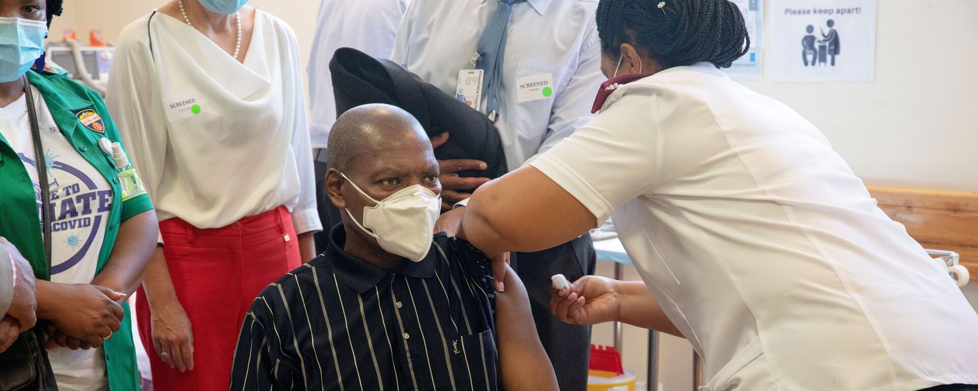 COVID-19 vaccination at Khayelitsha Hospital near Cape Town - Sputnik International, 1920, 02.03.2021
