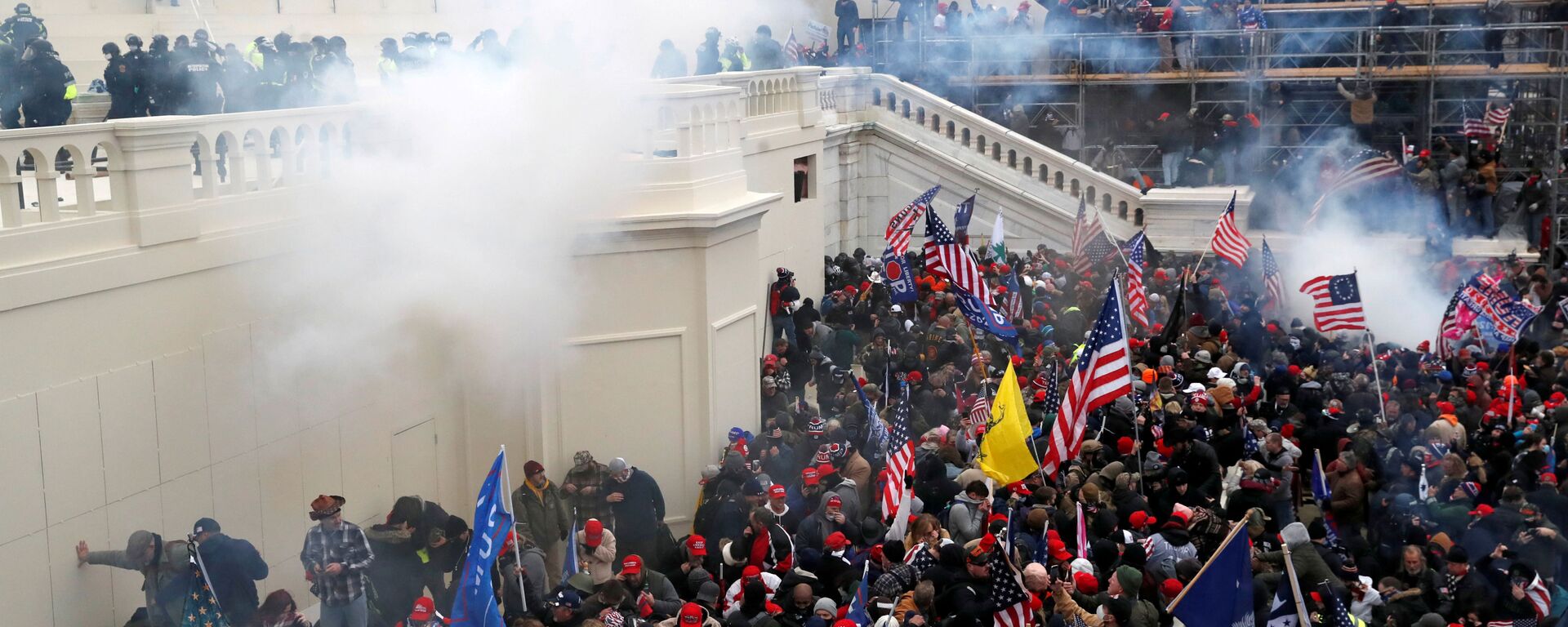 Police release tear gas into a crowd of pro-Trump protesters during clashes at a rally to contest the certification of the 2020 U.S. presidential election results by the U.S. Congress, at the U.S. Capitol Building in Washington, U.S, January 6, 2021. - Sputnik International, 1920, 21.05.2021