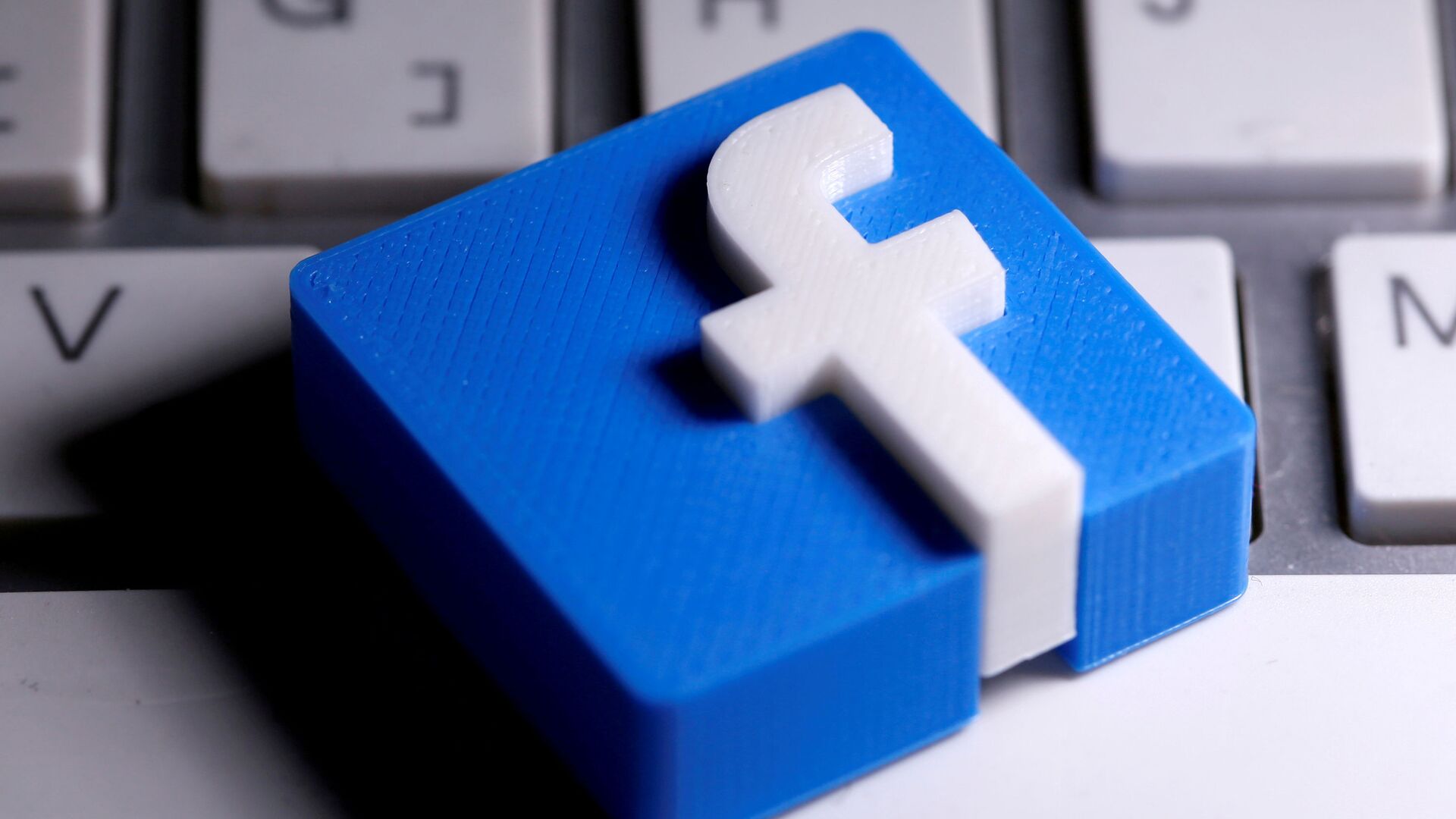 A 3D-printed Facebook logo is seen placed on a keyboard in this illustration taken March 25, 2020.  - Sputnik International, 1920, 15.03.2021