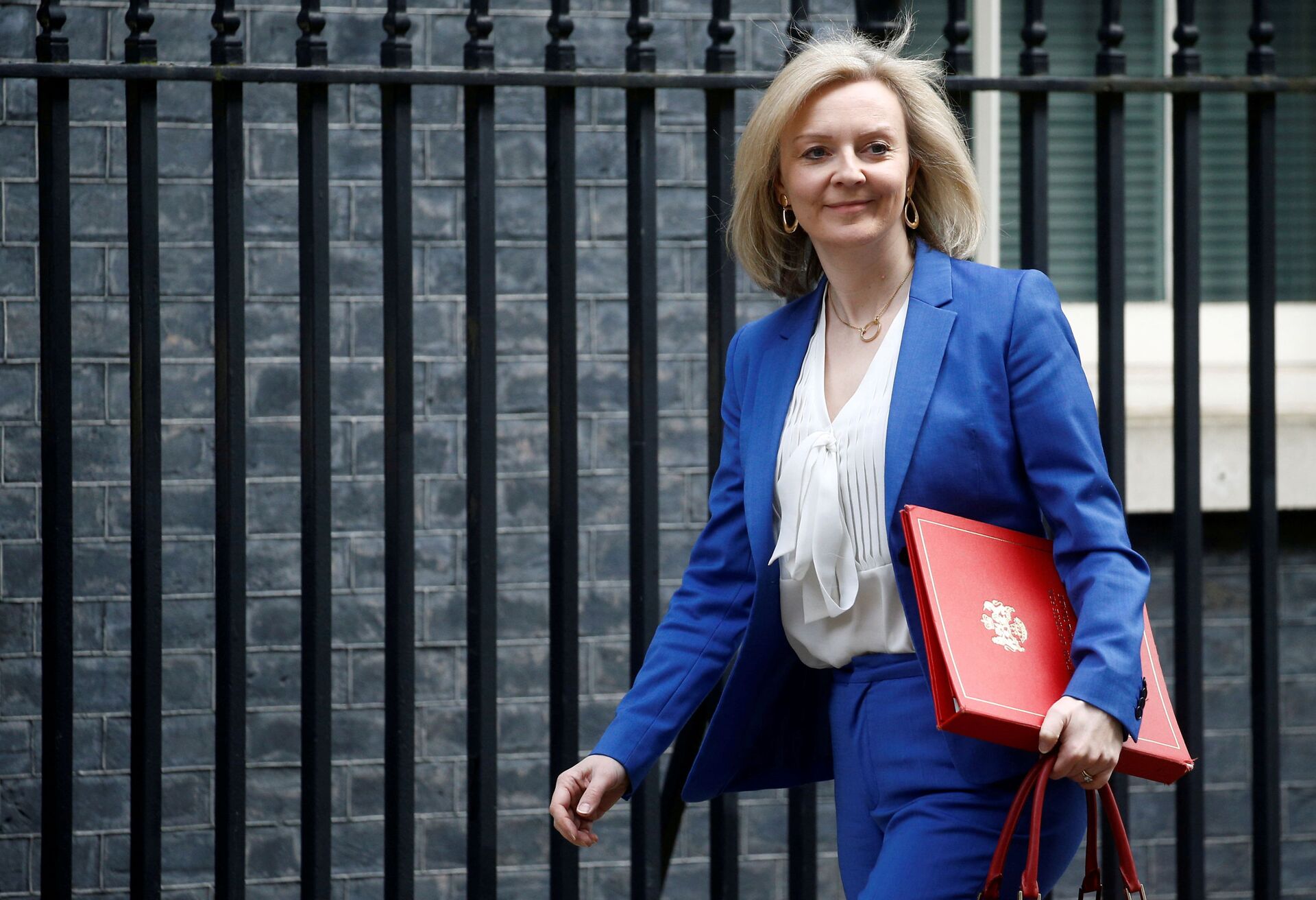 Britain's Secretary of State of International Trade and Minister for Women and Equalities Liz Truss is seen outside Downing Street, in London, Britain March 17, 2020. - Sputnik International, 1920, 29.10.2021