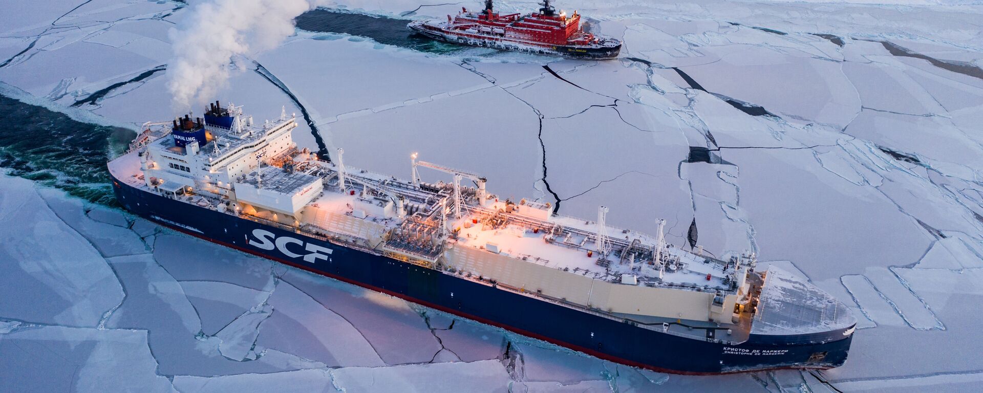 Sovcomflot LNG ship Christophe de Margerie and Russian icebreaker 50 Let Pobedy traverse the Northern Sea Route in February 2021, the first commercial cargo vessel to do so - Sputnik International, 1920, 08.11.2023