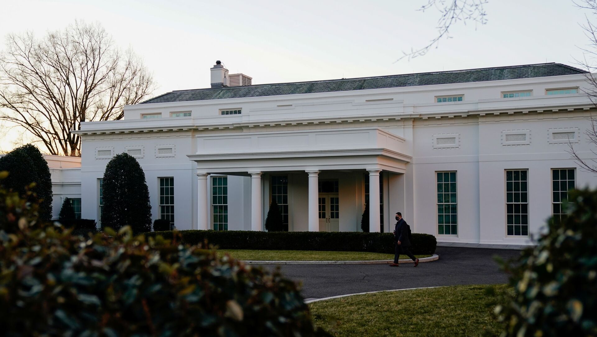 The West Wing of the White House is seen at sunrise during US President Joe Biden's first week in office in Washington, 24 January 2021 - Sputnik International, 1920, 23.02.2021