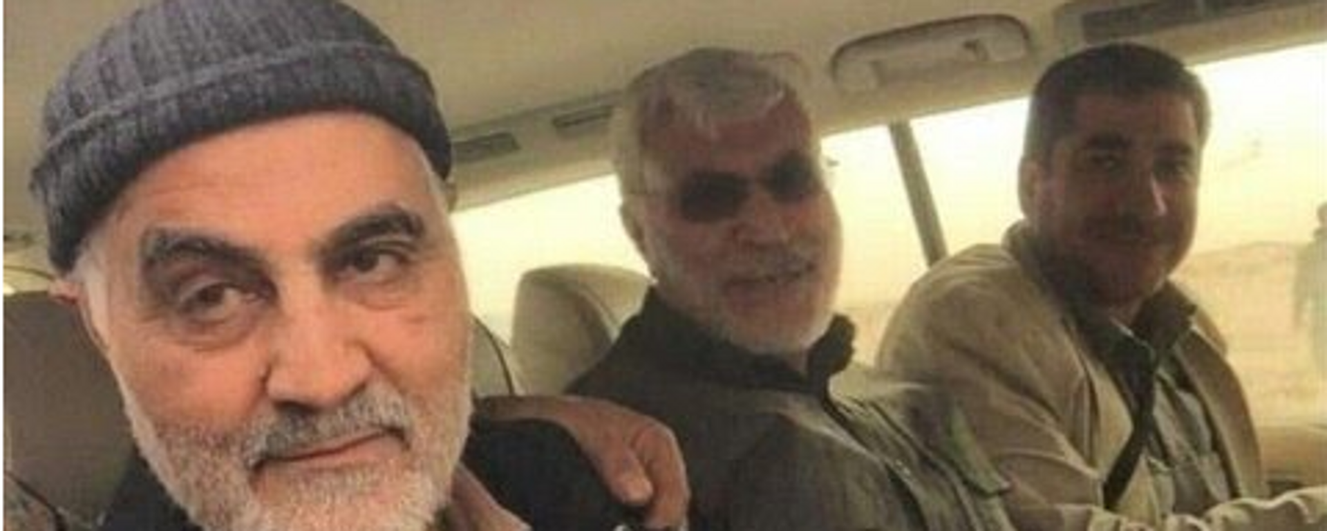 Qasem Soleimani (left) pictured alongside Iraqi Shia militia leader Abu Mahdi al-Muhandis (center). - Sputnik International, 1920, 22.07.2022