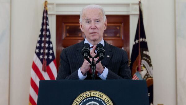 U.S. President Joe Biden delivers remarks in honor of the 500,000 U.S. deaths from the coronavirus disease (COVID-19), in the Cross Hall at the White House in Washington, U.S., February 22, 2021. - Sputnik International
