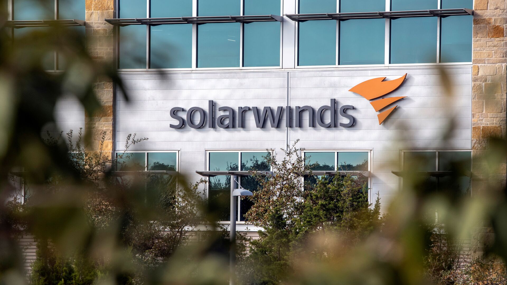 FILE PHOTO: The SolarWinds logo is seen outside its headquarters in Austin, Texas, U.S., December 18, 2020.  - Sputnik International, 1920, 13.05.2021