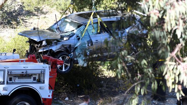 The vehicle of golf legend Tiger Woods, who was rushed to hospital after suffering multiple injuries, is lifted by a crane after being involved in a single-vehicle accident in Los Angeles, California, US, 23 February 2021. - Sputnik International