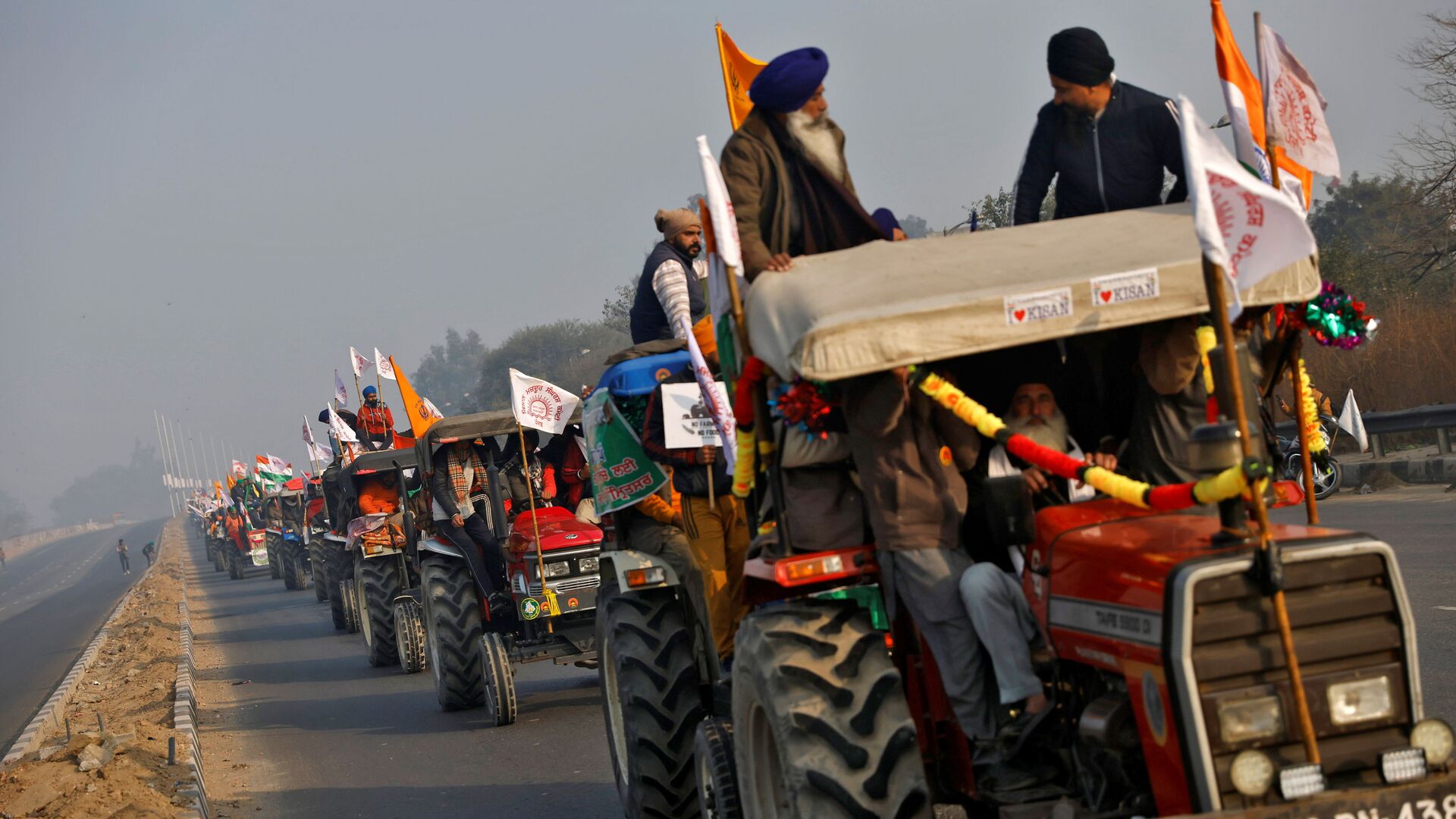Farmers take part in a tractor rally to protest against farm laws on the occasion of India's Republic Day in Delhi, India, January 26, 2021 - Sputnik International, 1920, 24.09.2021